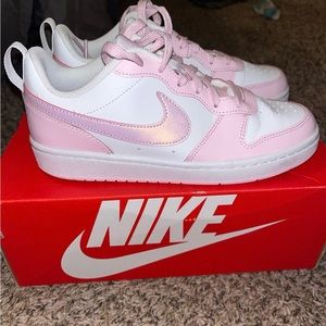 Nike sneakers shimmery pink
